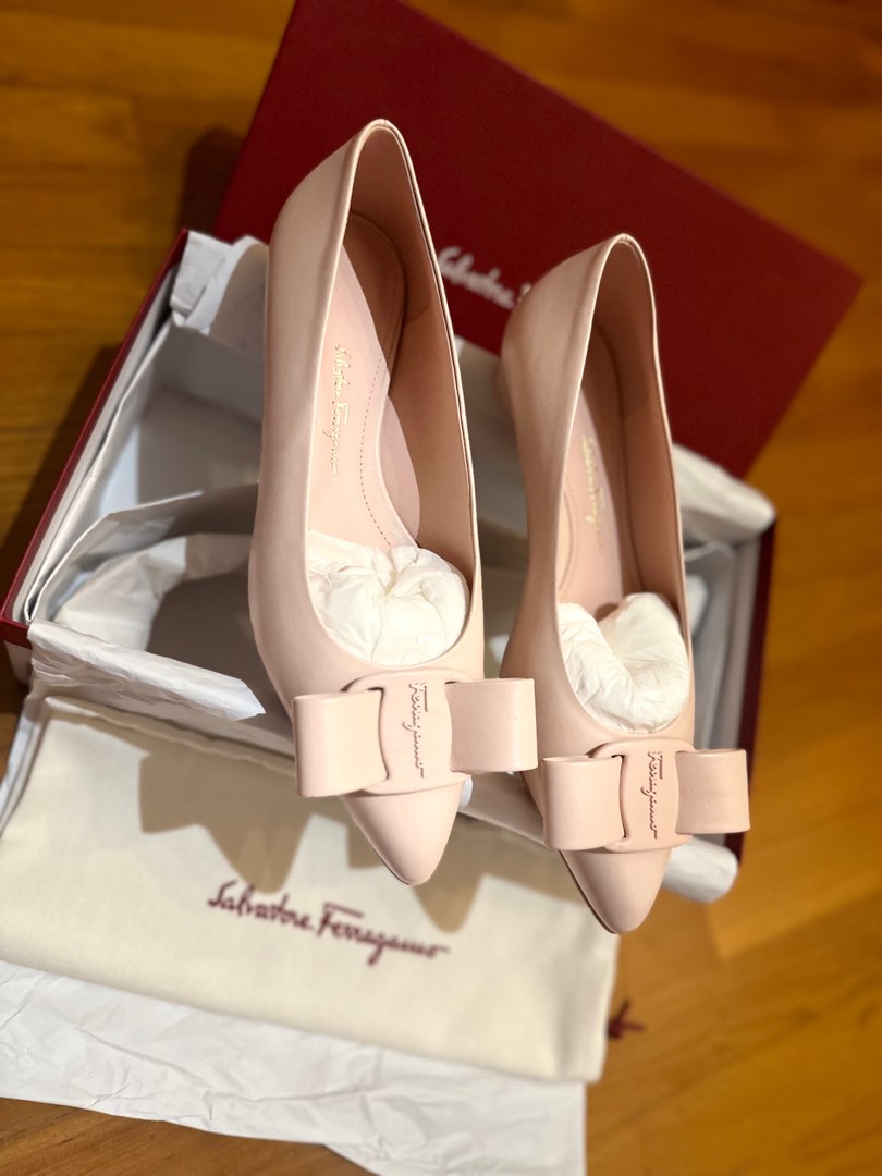 Ferragamo Viva Bow flat Women s Fashion Footwear Flats on Carousell