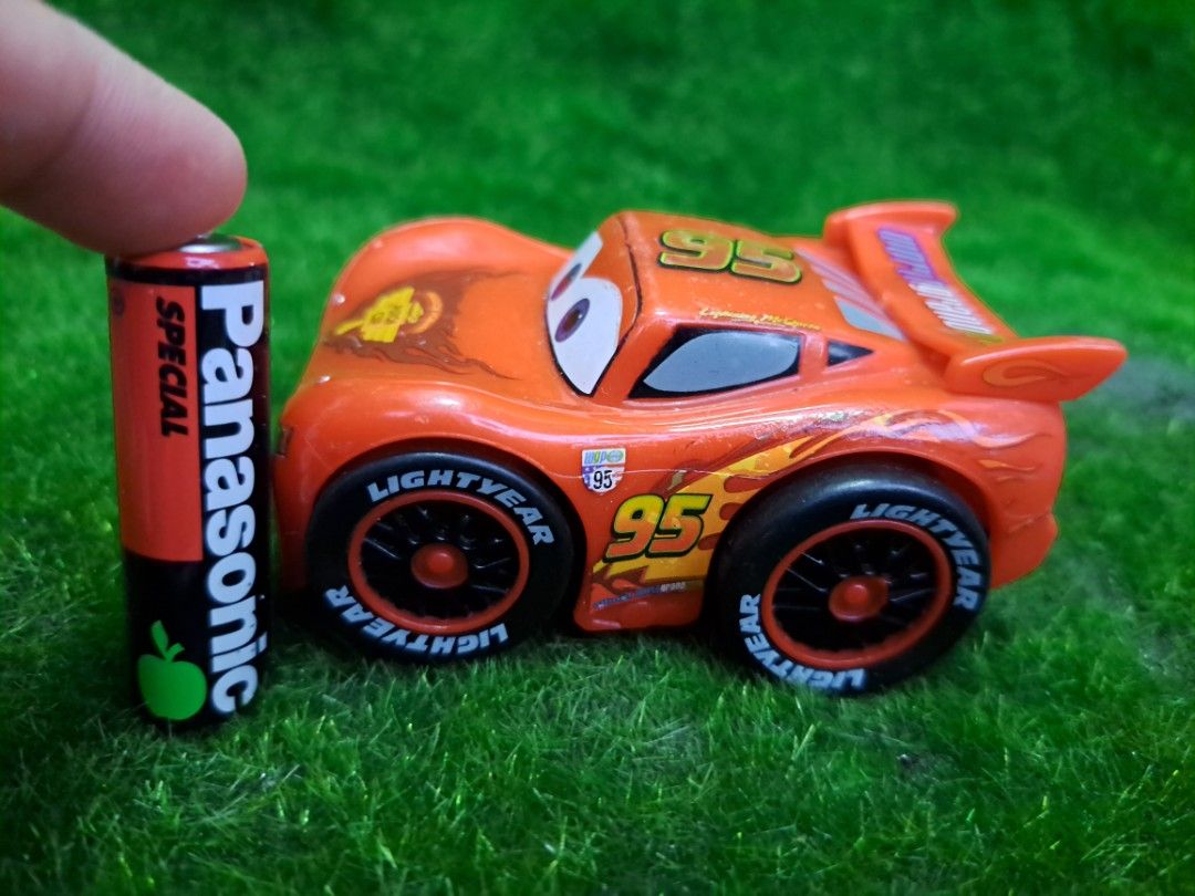 Fisher Price Shake n Go Disney Pixar Cars 2 World Grand Prix