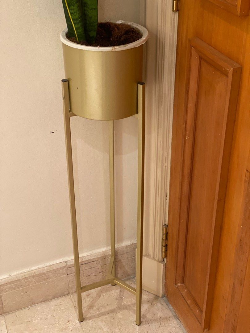 Flower vase with stand, Furniture & Home Living, Home Decor, Vases