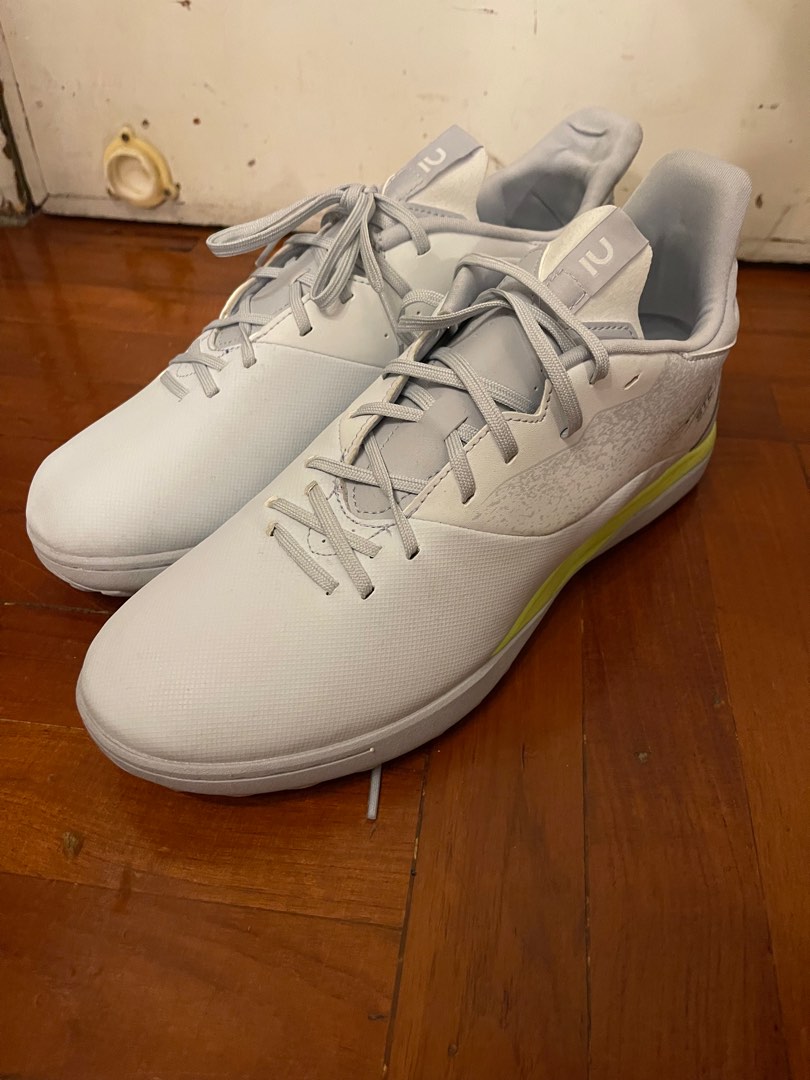 Football boots, 運動產品, 運動與體育, 運動與體育 球拍和球類運動 Carousell