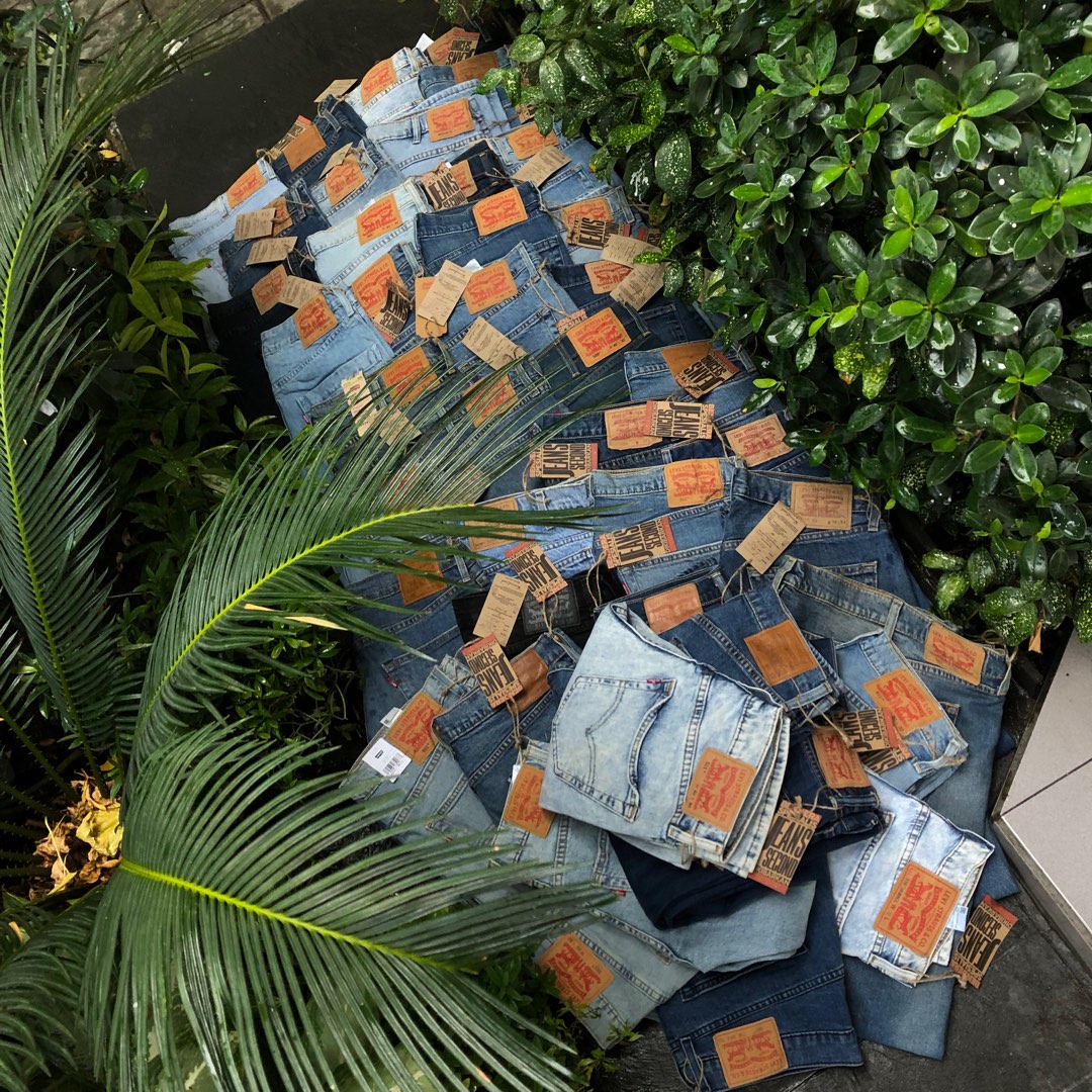 jual jeans second, Fesyen Pria, Pakaian , Bawahan di Carousell