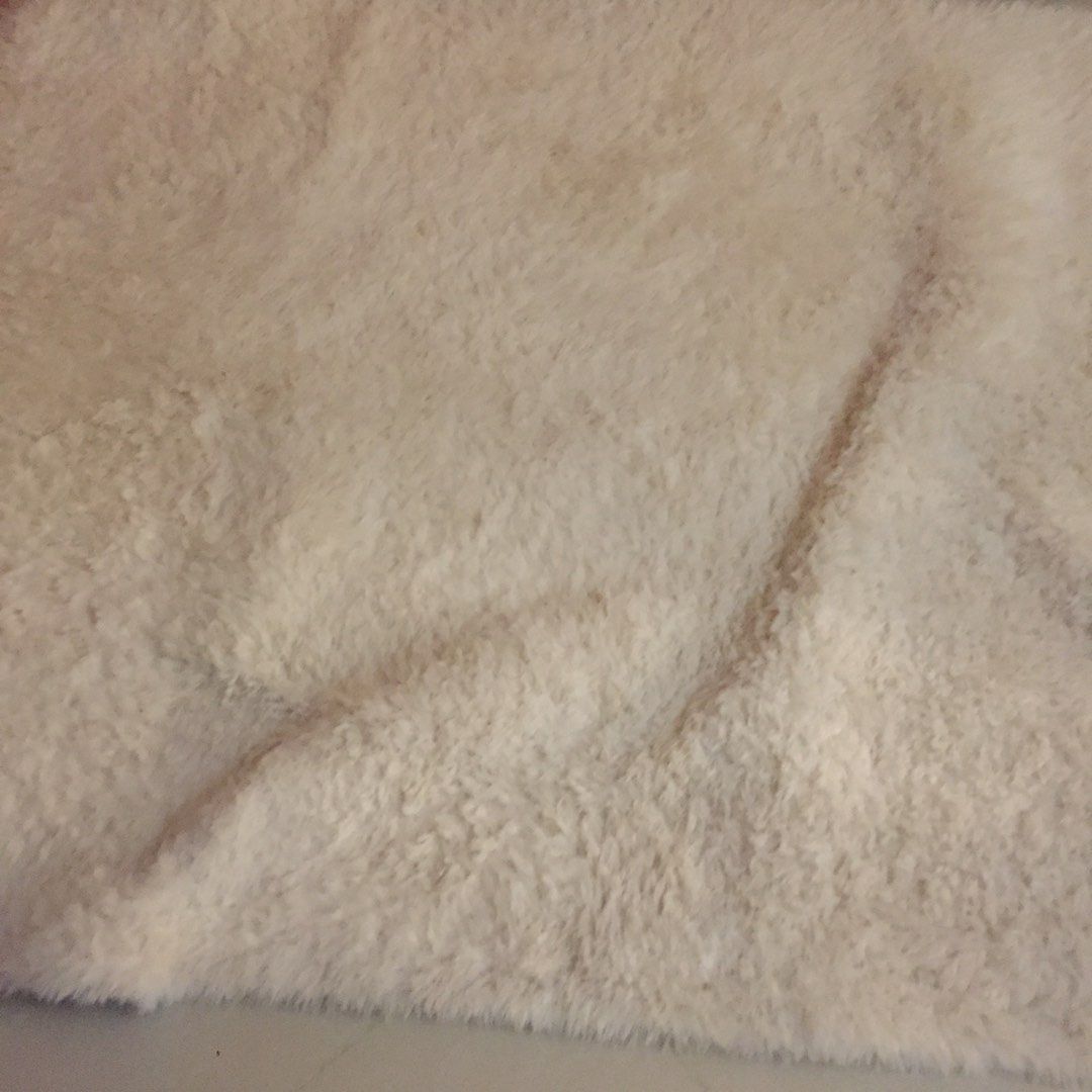 Kaison carpet, Everything Else, Others on Carousell