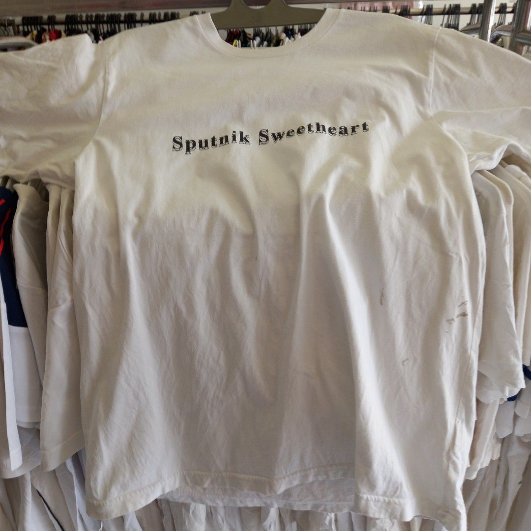 Got the Sputnik Sweetheart shirt from the Murakami x Uniqlo collection : r/ murakami
