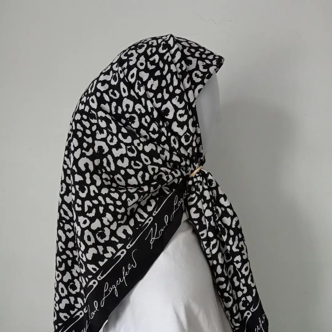 Karl Lagerfeld Paris scarf