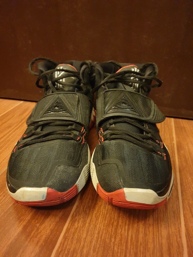 Kyrie 6 "University" Black (Category: Sneakers) located in Manila. Submitted by edessonreal1124 (Listing ID 1248350896, Image 3). Description: P3.5k - P2k nalang Lightly used pero maayos pa medyo pudpod na outsole pero makapit parin Size 8 US Onti lang gasgas pero maayos pa.