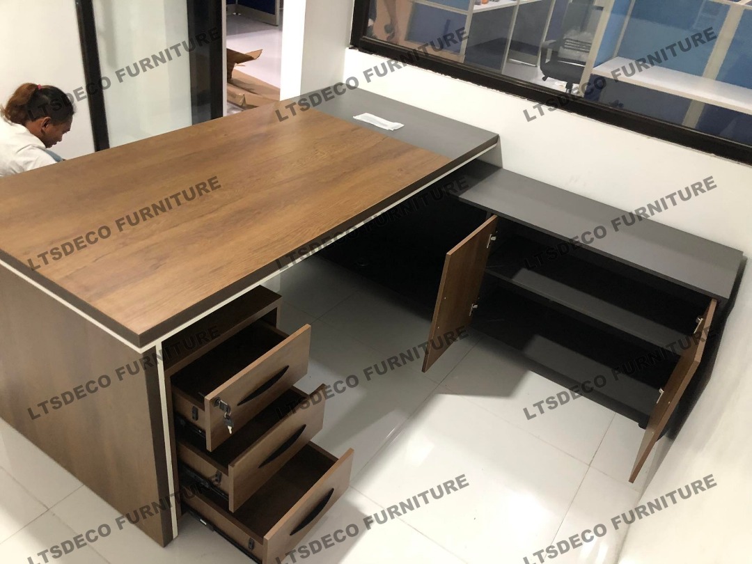 L SHAPE OFFICE TABLE OFFICE FURNITURE AND PARTITION on Carousell