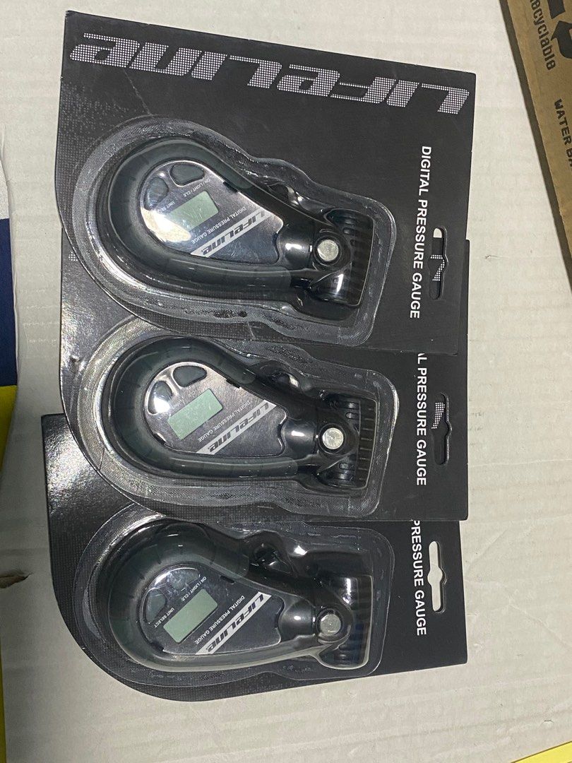 LifeLine Digital Pressure Gauge, Sports Equipment, Bicycles & Parts