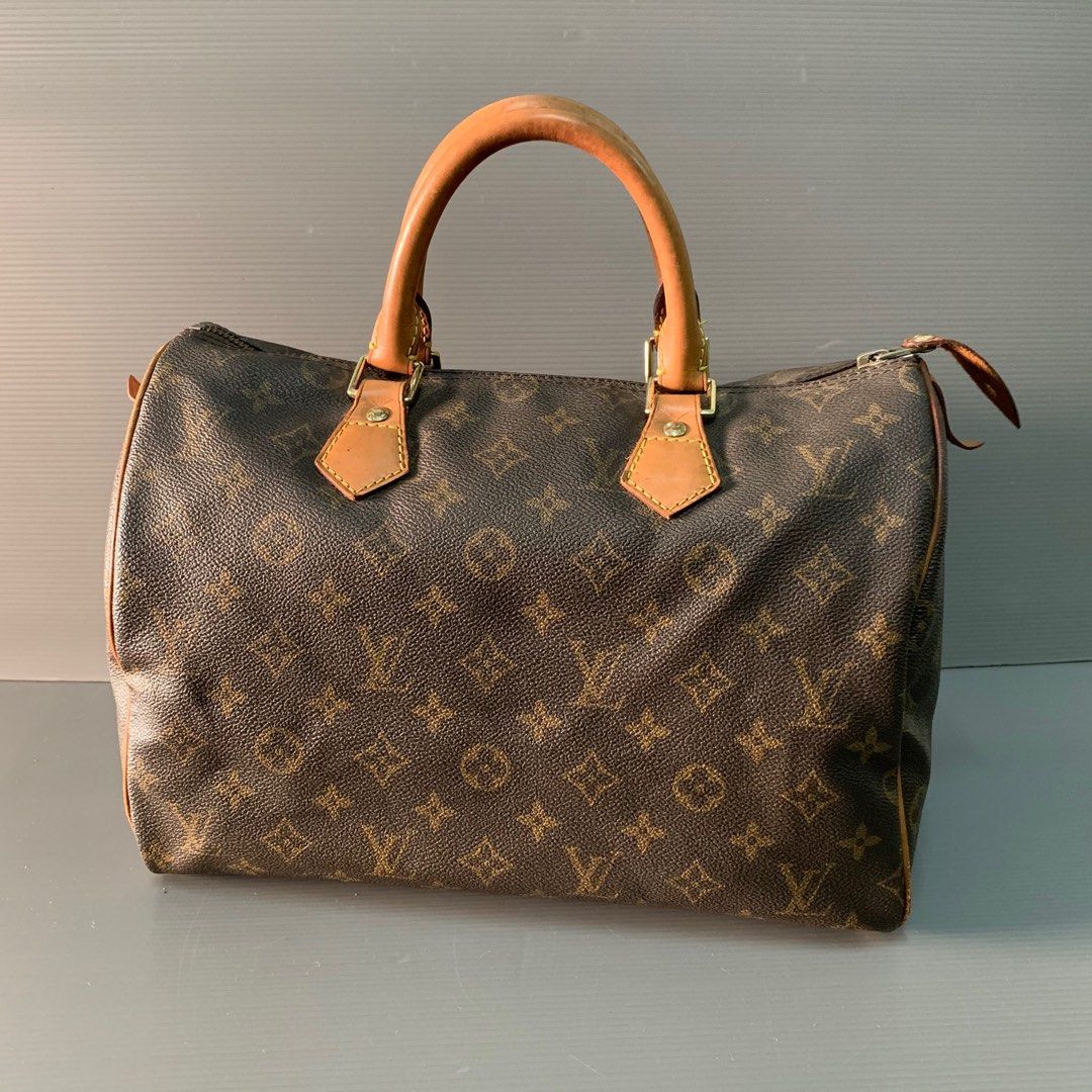 Authentic LOUIS VUITTON Epi Black Speedy Handbag, Luxury, Bags & Wallets on  Carousell