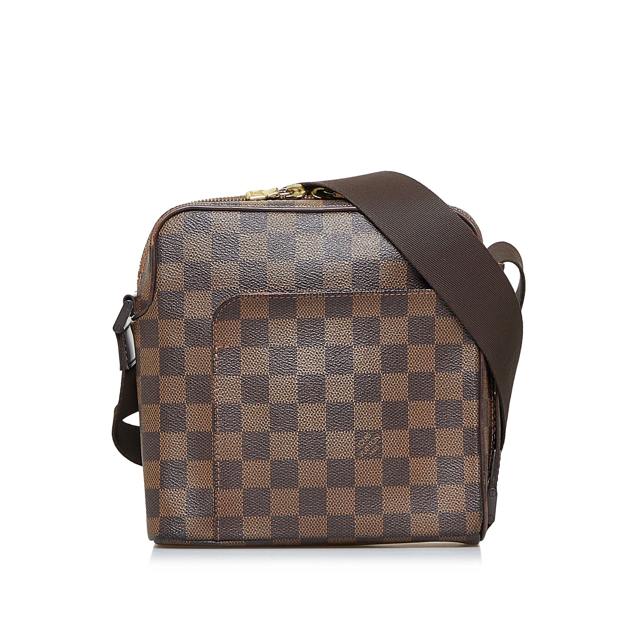 Louis vuitton damier messenger sling bag (men), Luxury, Bags & Wallets on  Carousell