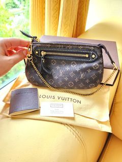 LV mini pochette Louis Vuitton, Women's Fashion, Bags & Wallets, Purses &  Pouches on Carousell