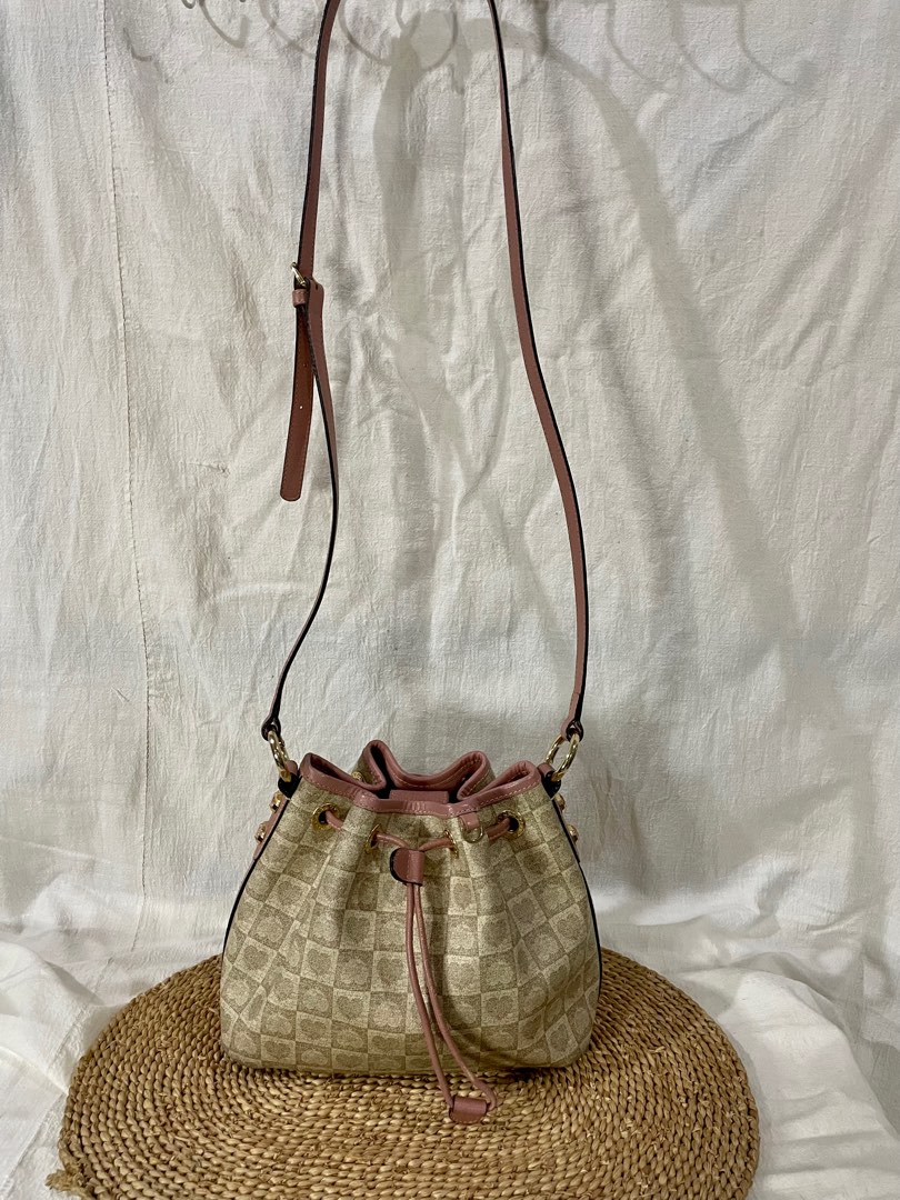 LOVCAT Bucket bag on Carousell