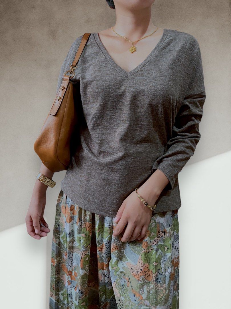 MANGO Brown Pullover (Category: Longsleeves) located in Las Pinas. Submitted by shop.primavera_ (Listing ID 1248422614, Image 2). Description: Basic brown sweater. XS on tag but fits up to M. B: 36-38”.