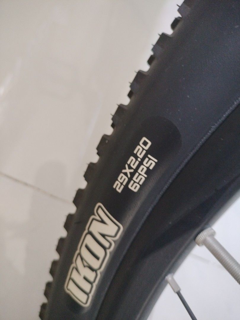 Maxxis ikon wire best sale 29 x 2.2