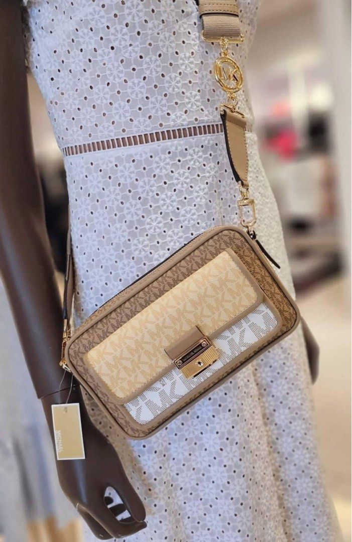 Michael Kors Bradshaw Camera Bag (Category: Luxury Bags & Wallets) located in Mandaluyong City. Submitted by shop_0n_the_spot (Listing ID 1248370909, Image 3). Description: 💯% GUARANTEED ORIGINAL & BRAND NEW. 🚨 Available / OnHand PH 🚨 Cash/Installment INCLUSIONS: ✅ Tag ✅ Care card ✅ Polyplastic ✅ Paper bag (if available) We shall not be held responsible/liable for any damage/delay due to courier negligence. All joy miners will no longer be ent