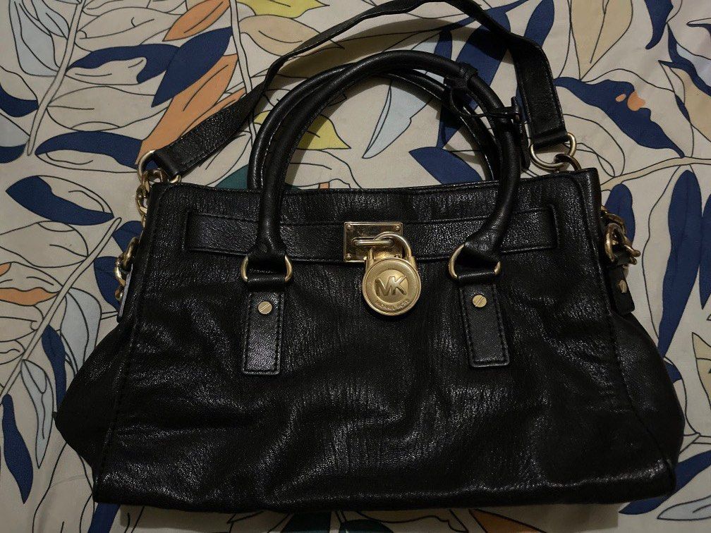 Michael Kors hamilton bag (Category: Luxury Bags & Wallets) located in Quezon City. Submitted by happy_nanay_of_3 (Listing ID 1248340332, Image 1). Description: Original, small size rfs: decluttering.