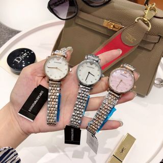 Milan, Italy's fashion capital, leads the way. The overall shape is small and slender, and the profile is round, which perfectly enhances the charm of the wearer. The size is 32mm*9mm.