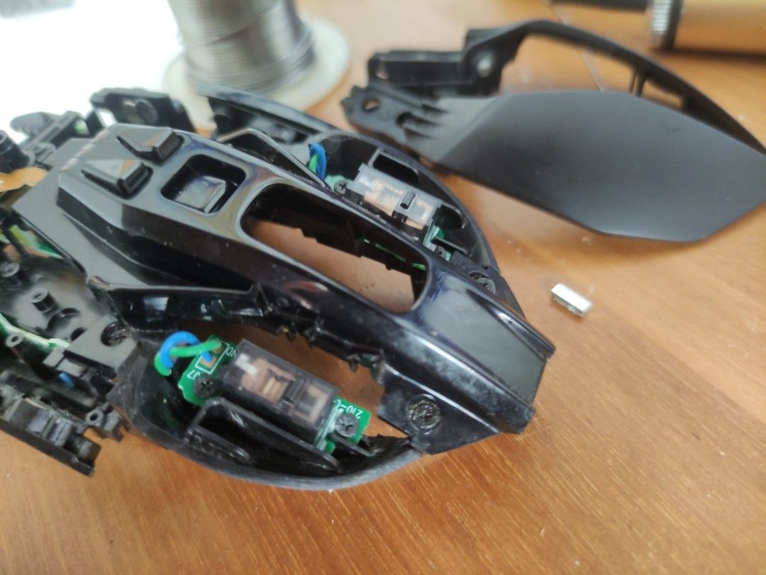 Mouse problem (Category: Mouse & Mousepads) located in Singapore. Submitted by anypirate (Listing ID 1248311841, Image 1). Description: helping to repair mouse problems like double clicking I have repaired many models from Logitech, razer etc no payment needed if problem is not solved. Additional cost for replacement parts will be communicated before repair.