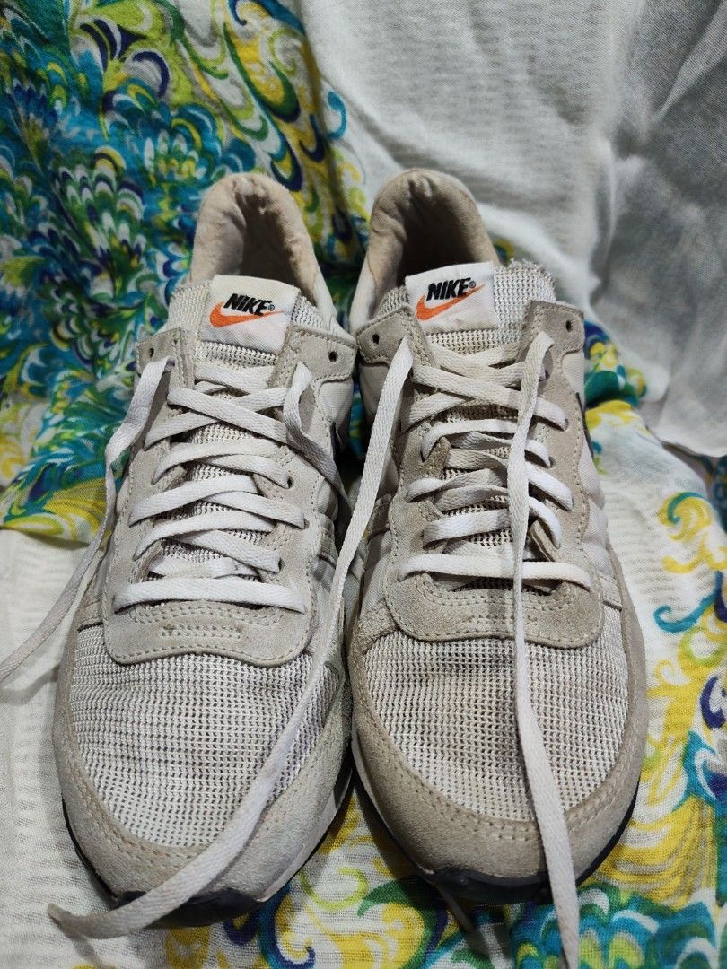 Low tops nike shoes best sale