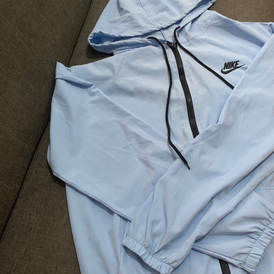 Light blue nike windbreaker new arrivals