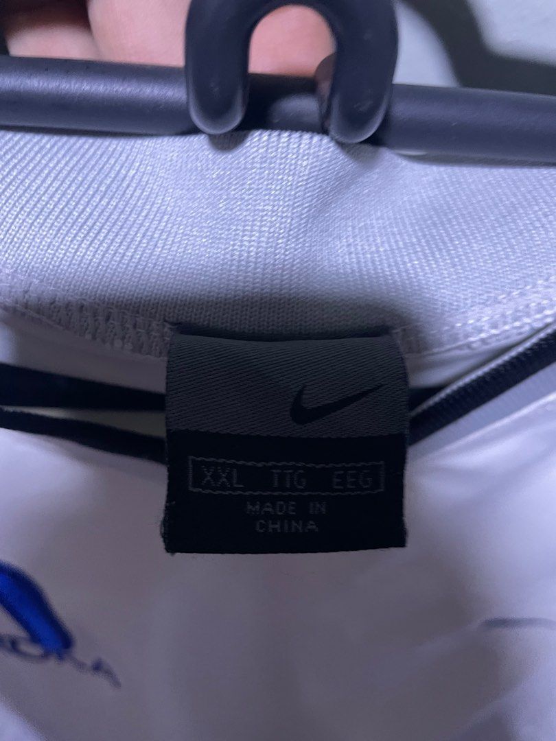 Nike windbreaker v neck, Men's Fashion, Activewear on Carousell