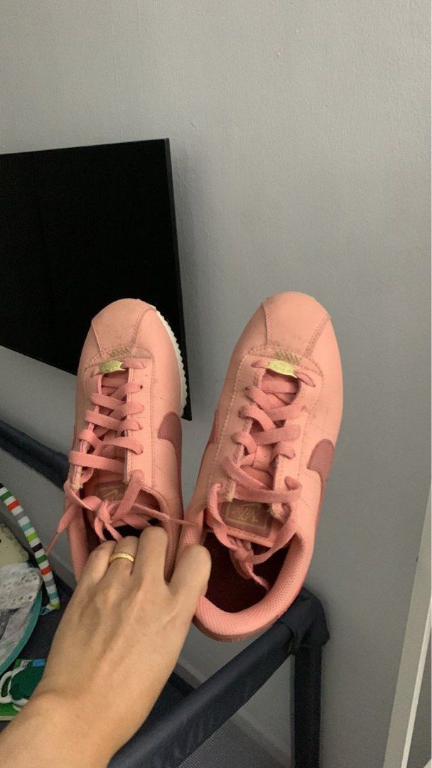 Pink and top gold cortez