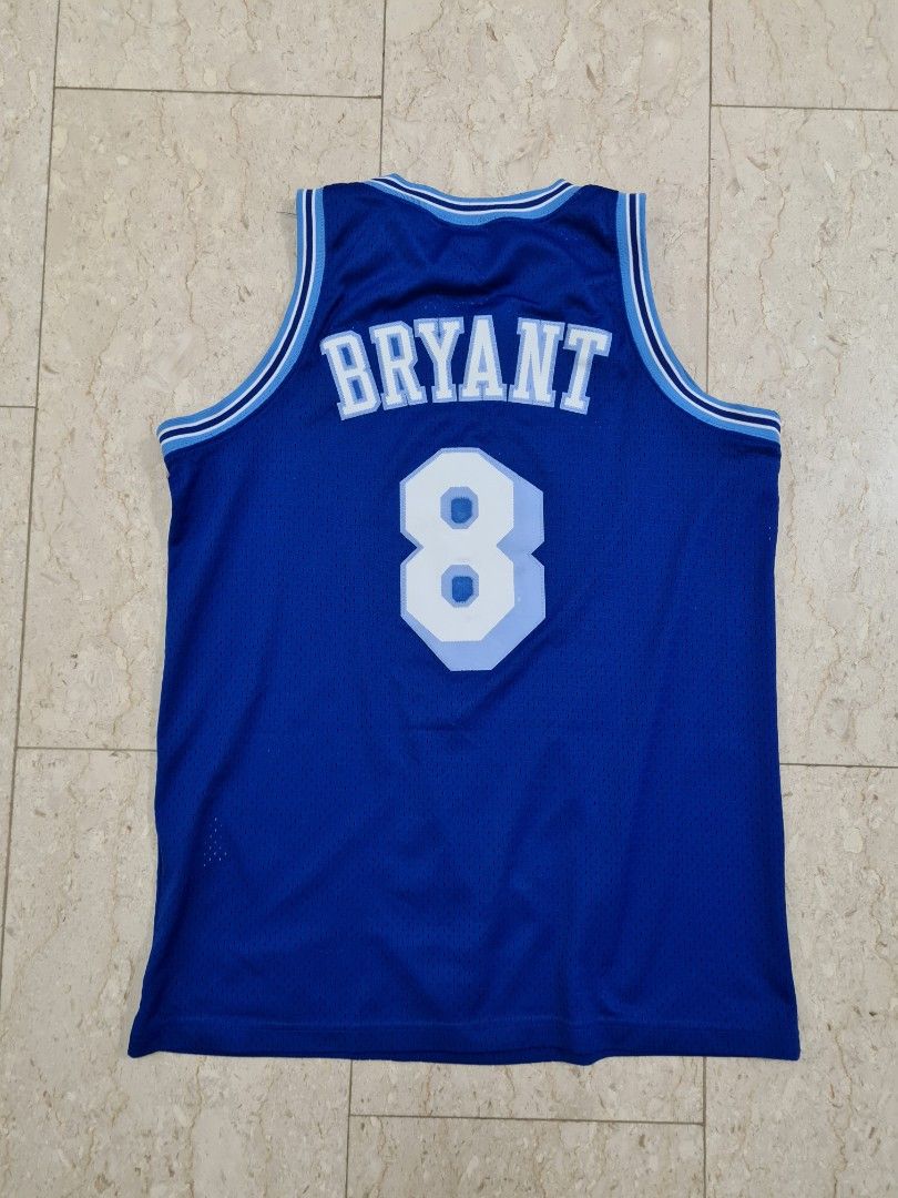 kobe bryant jersey white & blue M&L