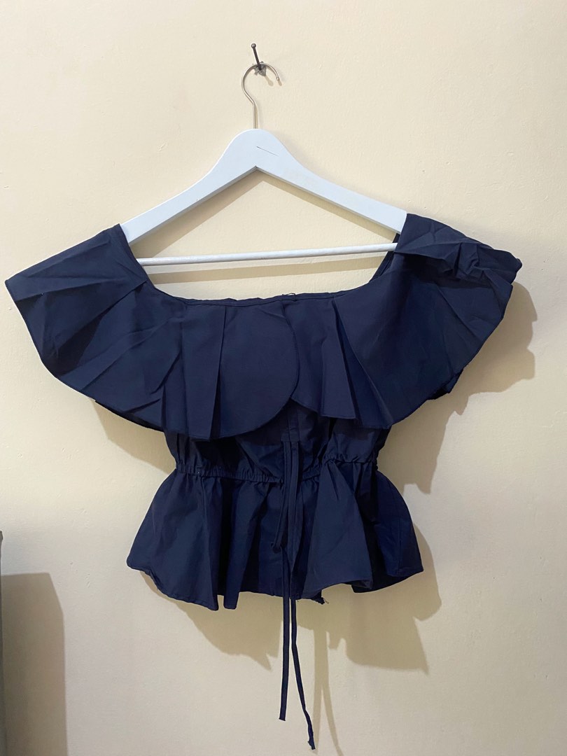 Sabrina Ruffle Top in Navy, Fesyen Wanita, Pakaian Wanita, Atasan di  Carousell