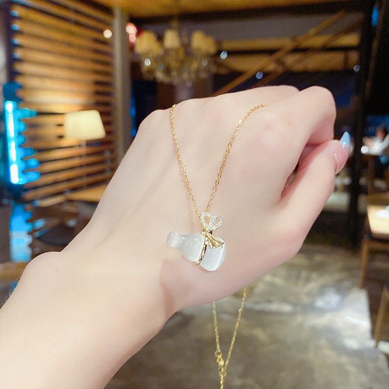 White best sale fashion necklace