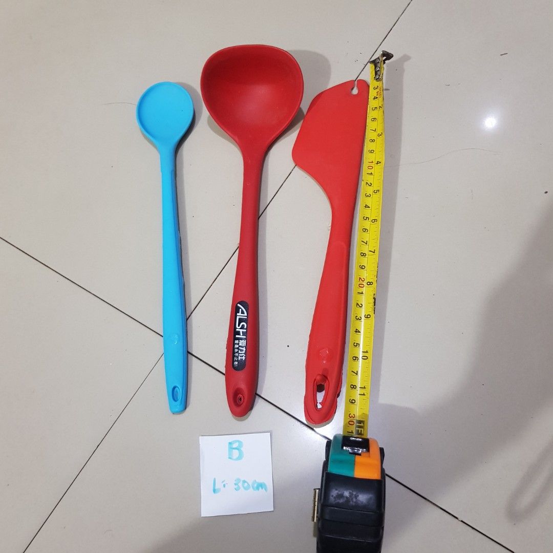 Silicon kitchen tools (Category: Cookware & Accessories) located in Pasig City. Submitted by ladygoodvibes (Listing ID 1248368639, Image 2). Description: silicon kitchen tools, hard and heavy. may metal inside. price is for the set of 3 pcs. all new. check pics for details..