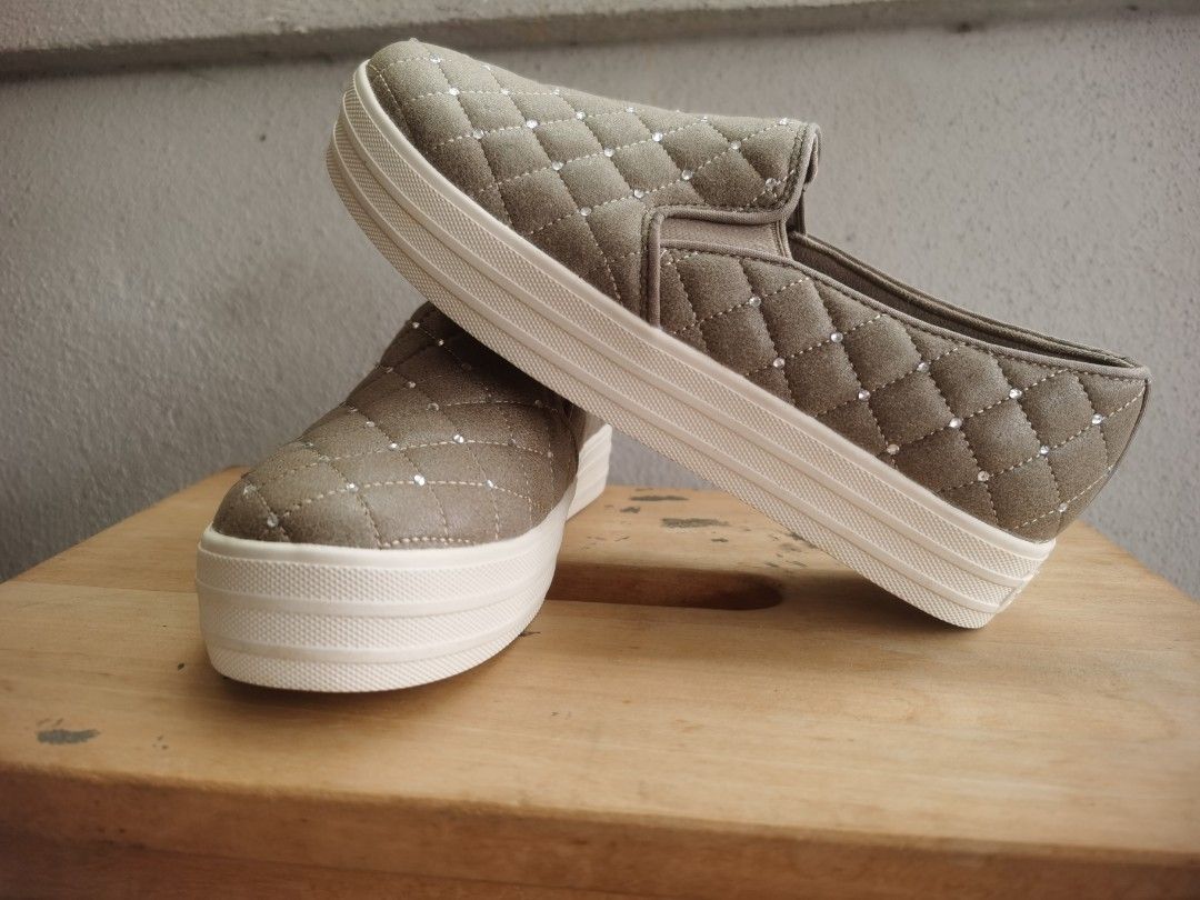 Skechers double up hotsell duvet women's sneakers