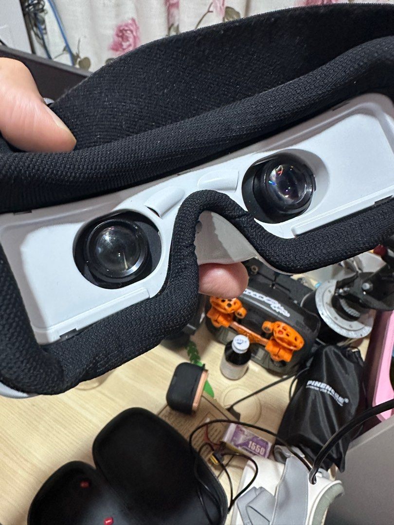 Skyzone SKY04L V2 Analog FPV Goggle, Photography, Drones on Carousell