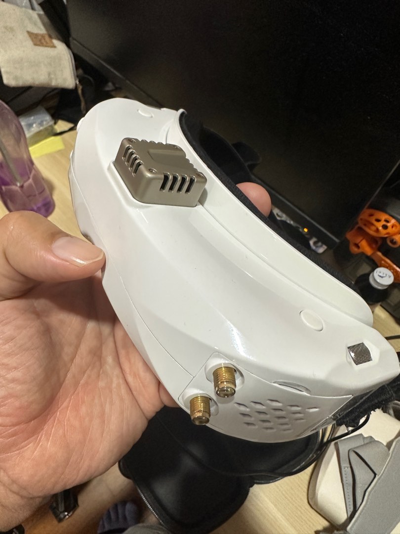 Skyzone SKY04L V2 Analog FPV Goggle, Photography, Drones on Carousell