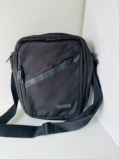 (Kategori: ) berada di . Dikirim oleh declutterbybubu (ID iklan 1248414684, Gambar 1). Deskripsi: .