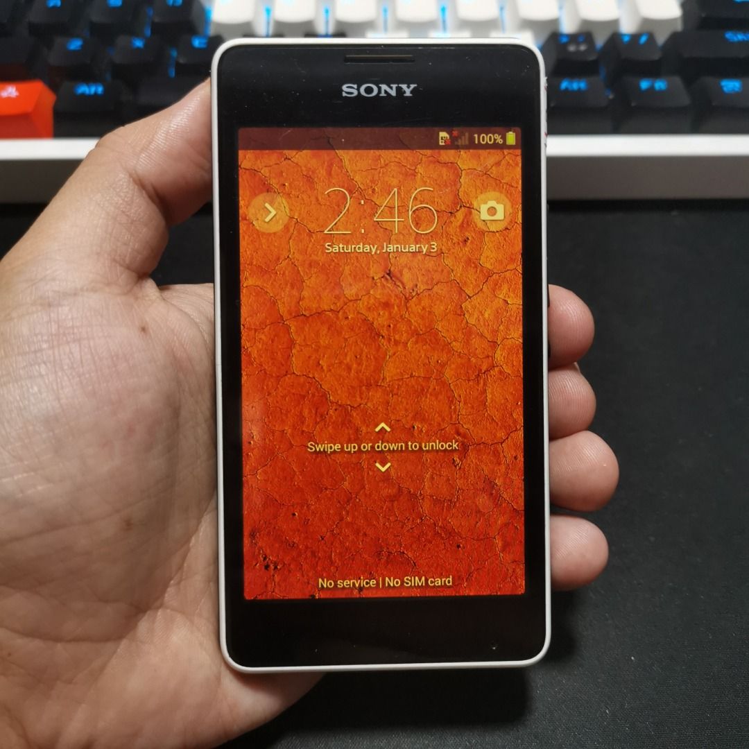 SONY Xperia E1 D2005 | Item Code: 7 (Category: Sony) located in Caloocan City. Submitted by christian.montalban (Listing ID 1248463806, Image 1). Description: SONY Xperia E1 D2005 | Item Code: 7 COLLECTIBLE PHONE Price: P1,099.00 Color: White 4GB ROM | 512MB RAM 4" TFT LCD Display 1,700 mAh Li-Ion Removable Battery OS: Android 4.3 Issue: Yellowish Display Package: Unit Only.