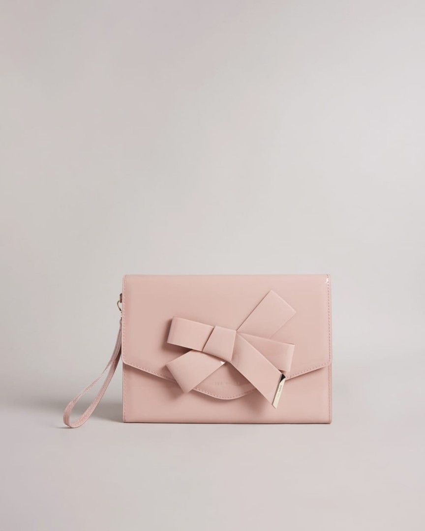 Ted Baker Nikkey (Category: Luxury Bags & Wallets) located in Cavite. Submitted by chinosumo (Listing ID 1248436287, Image 1). Description: Envelope pouch bag Popper fastening Knot bow embellishment Wrist carry strap Ted Baker branded Dimensions: W26cm x H18cm x D2.5cm Selling for 3k Last Price is 2k thats it. Used Once. Bought from Australia.