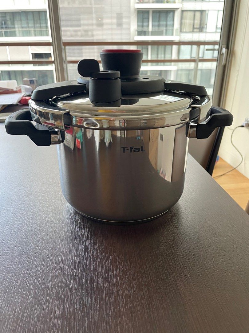 T-FAL T-fal Clipso Induction Compatible Stainless Steel 6.3 Quart Pressure  Cooker P4500734