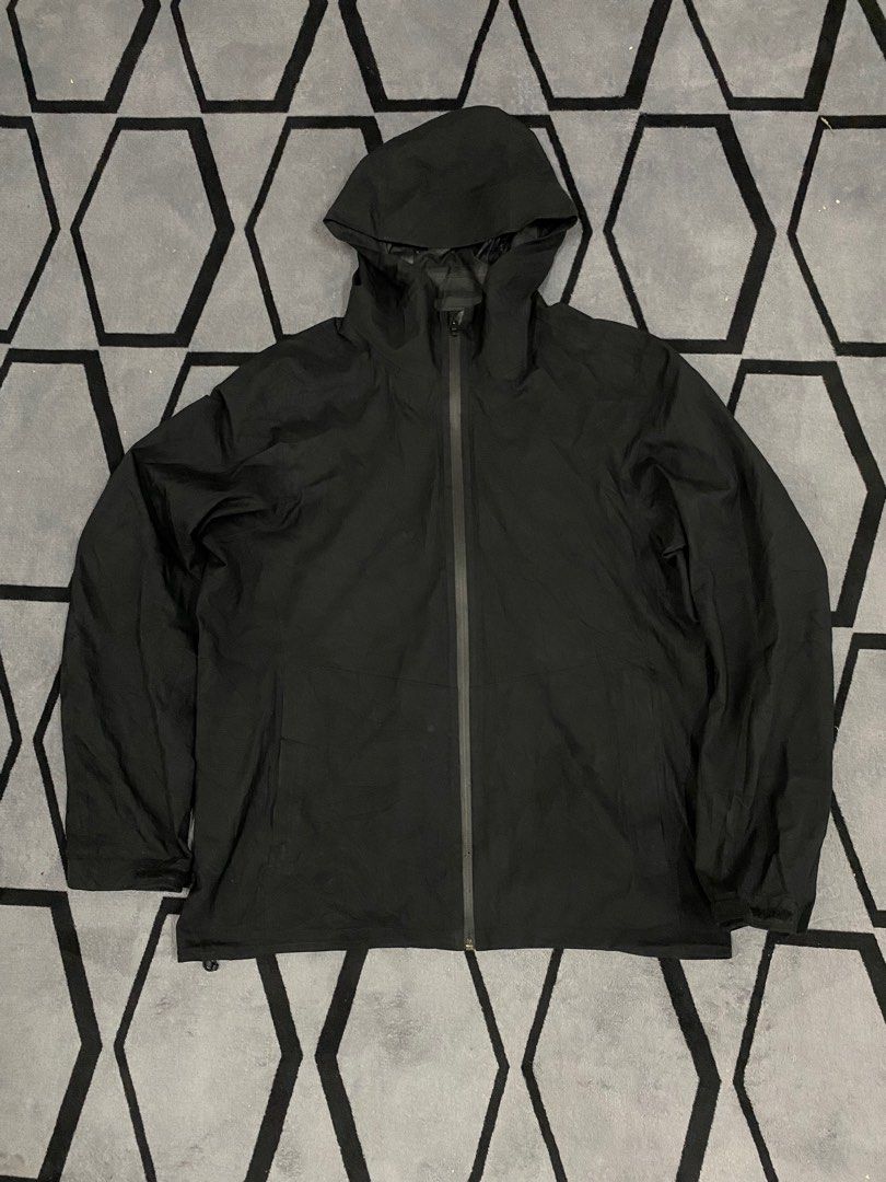 Uniqlo block tech shop review