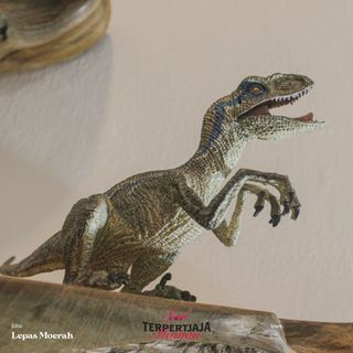 Velociraptor Blue (Jurassic World) no brand