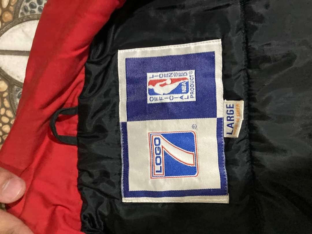 Logo 7 hot sale chicago bulls jacket
