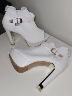 White Heeled Boots Shein with Sparkling Gold Color in Heels