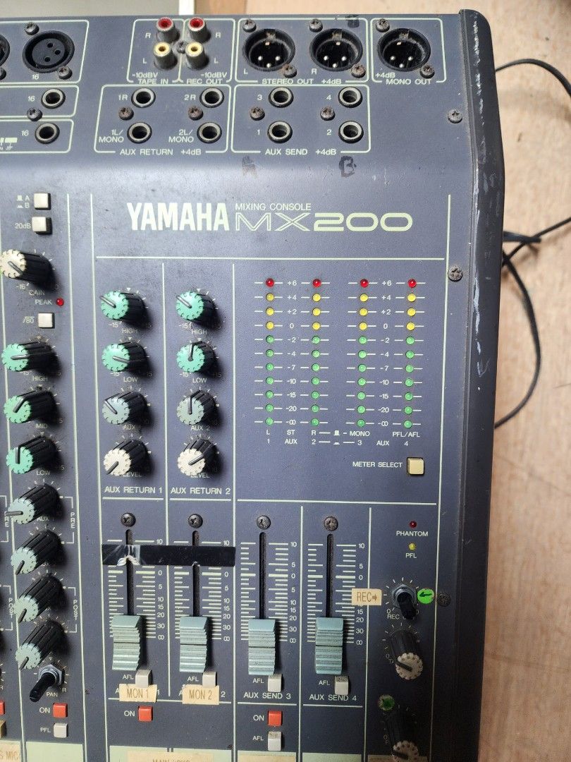 Yamaha MX200 mixer, Hobbies & Toys, Music & Media, Musical Instruments