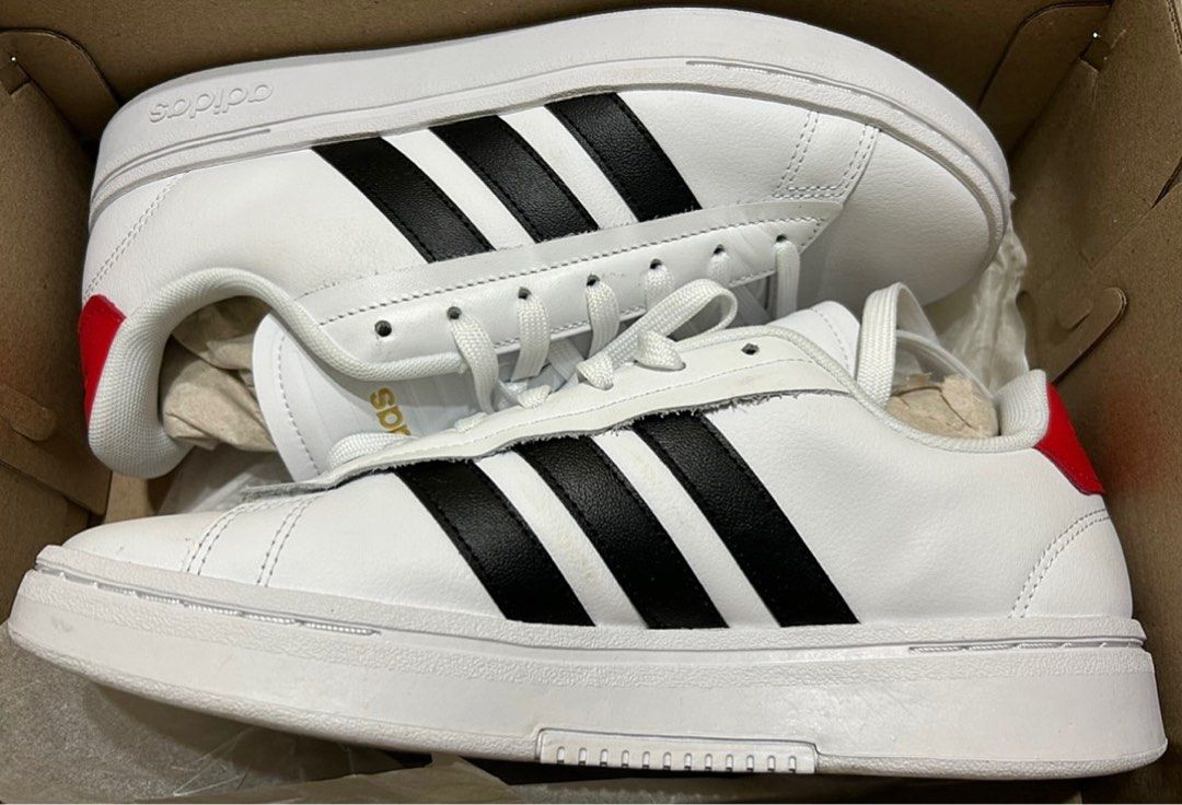 Adidas us 9 2025 uk 8.5 shoe