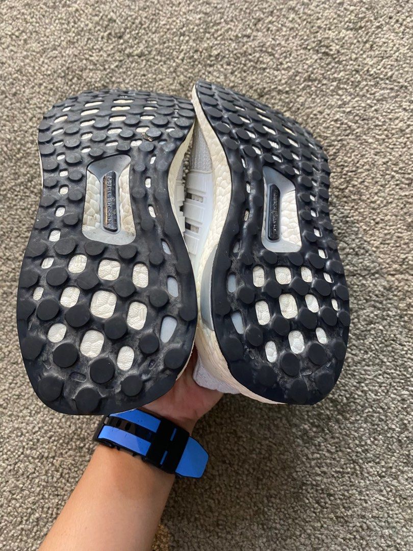 Adidas ultra boost 4.0, Fesyen Pria, Sepatu , Sneakers di Carousell