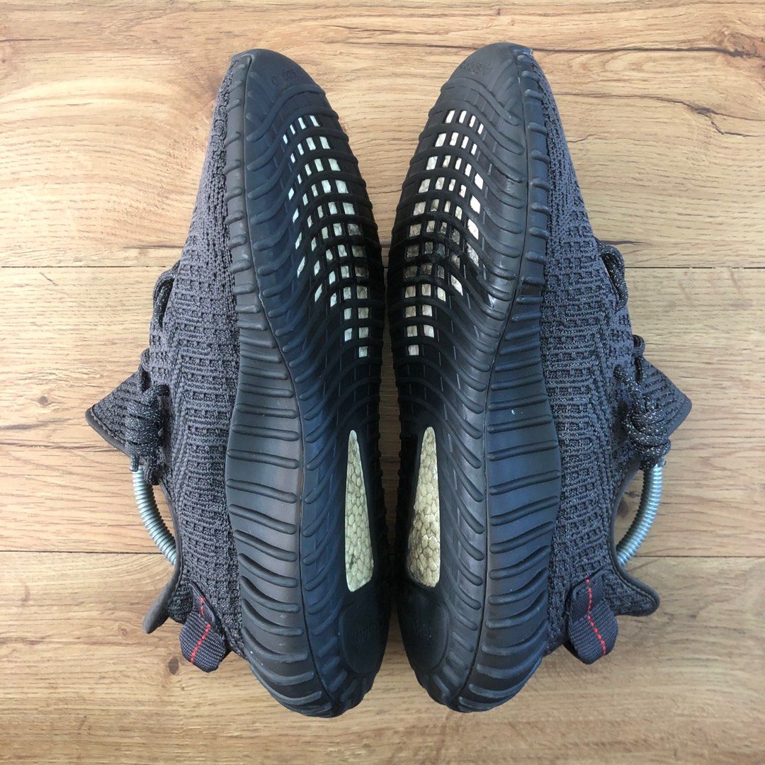 Yeezy 75 triple black hotsell