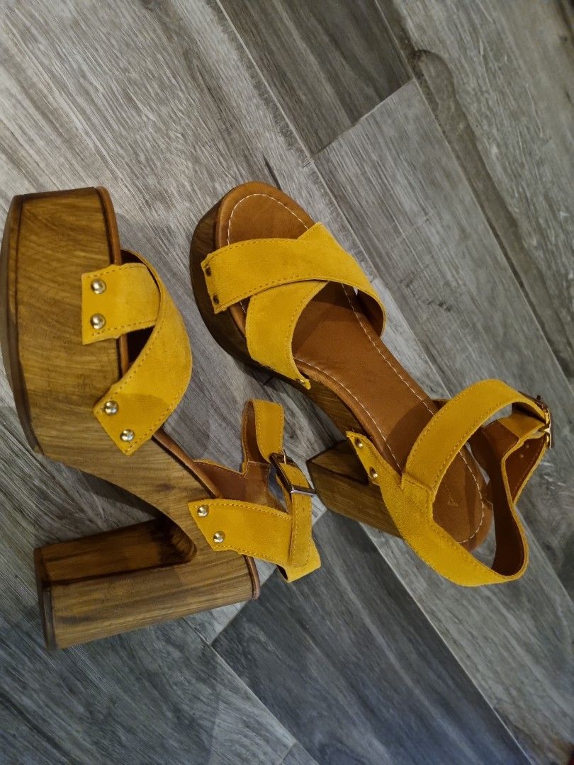 Aldo mustard hotsell heels