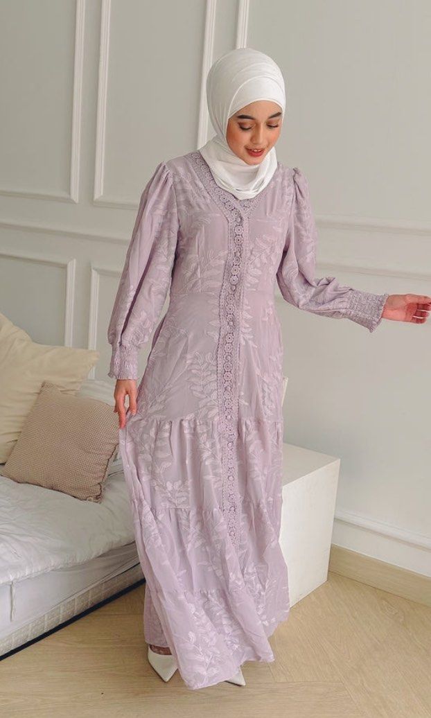 Alia Anggun Lacey Dress in Lilac, Women's Fashion, Dresses & Sets ...