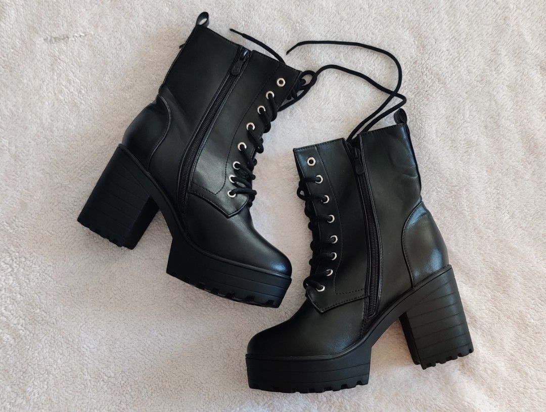 Short black hotsell boot heels