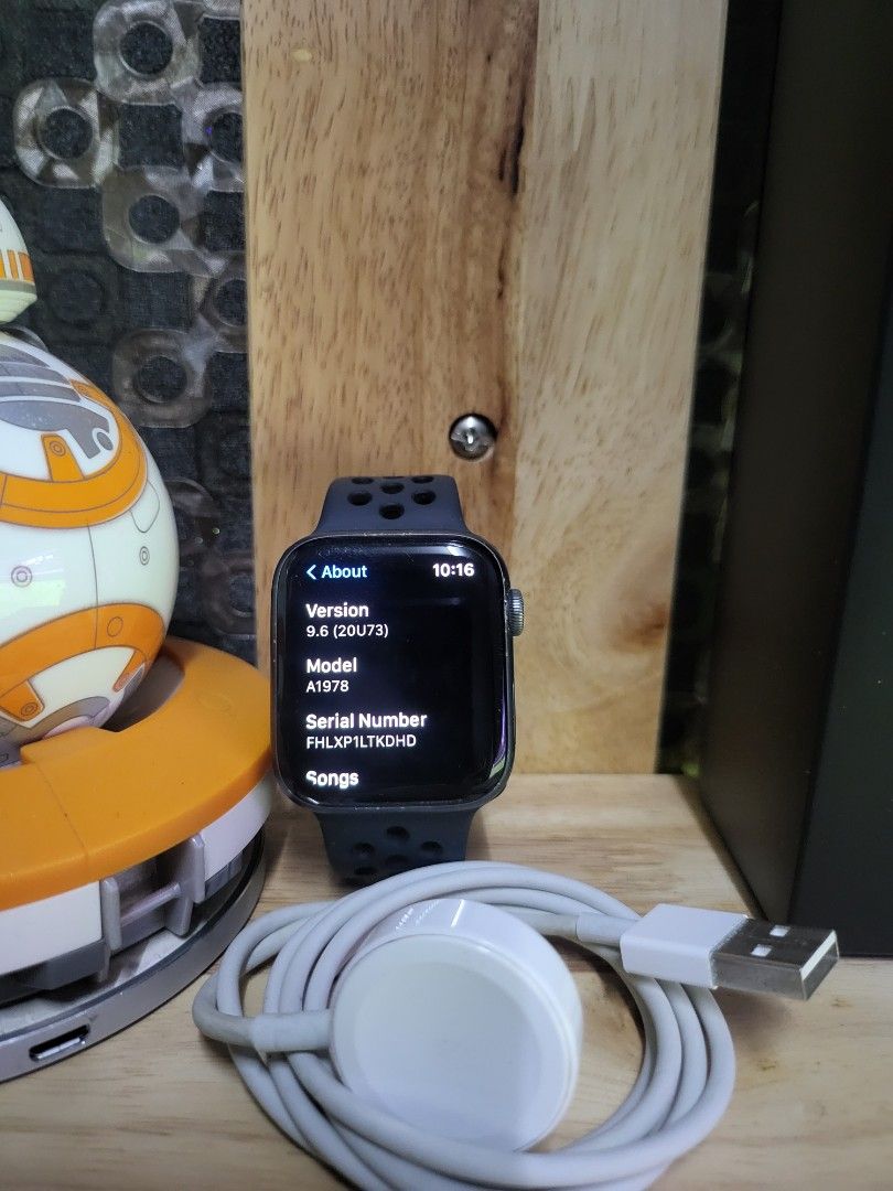 Apple Watch 4 Nike 44mm Space Grey Mobile Phones Gadgets
