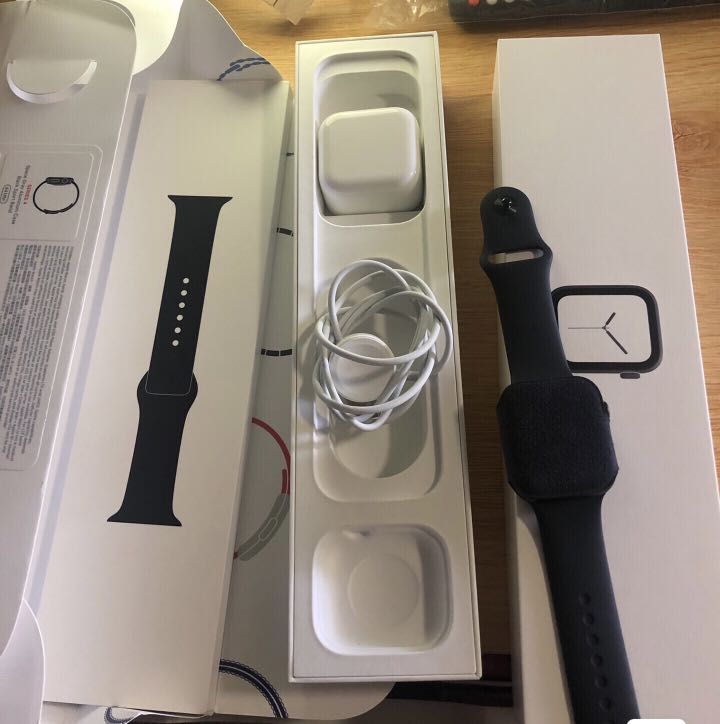 Apple Watch Series 4(GPS+CEL), 手提電話, 智能穿戴裝置及智能手錶