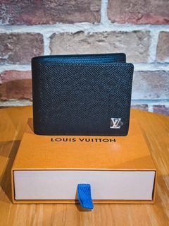 LOUIS VUITTON Taiga Pochette Voyage MM Second Bag Clutch Calf Leather Noir  Black M30547